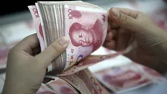 Рекорден спад на китайските валутни резерви