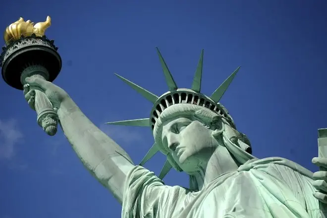 Тръмп към Статуята на свободата: Ще е хубаво да паднеш на колене