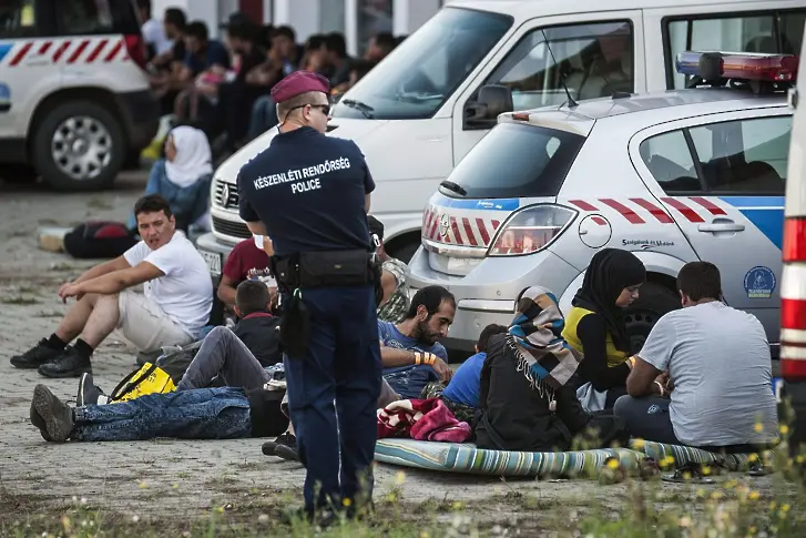 Съдът на ЕС нареди Унгария да освободи 4-ма бежанци