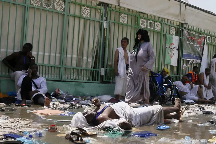 717 души загинаха на поклонението в Мека (снимки)