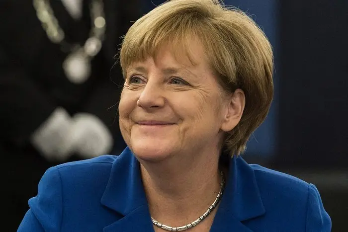 И коалиционният партньор атакува Меркел за бежанците