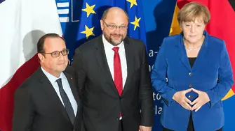 Меркел и Оланд: Трябва повече Европа срещу кризите