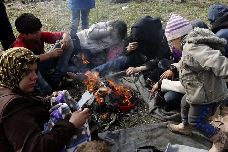 Мигранти подпалиха лагер в Словения - не искали да чакат (видео)