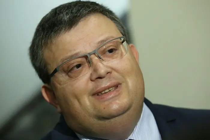 Сотир Цацаров: Кой? Христо Иванов ли ще ми иска оставката?