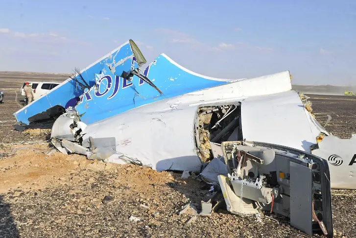 Авиоексперт: вътрешна експлозия може да нанесе щети като при руския самолет