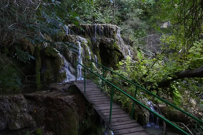 Свлачище затрупа британски туристи на Крушунските водопади