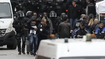 Окончателно - двама убити, 7 арестувани след престрелка край Париж