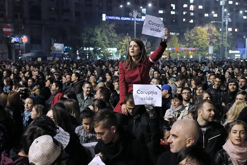 Десетки хиляди в Румъния: Корупцията убива (снимки)
