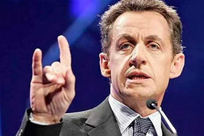 Саркози обяви, че ще гласува за Макрон