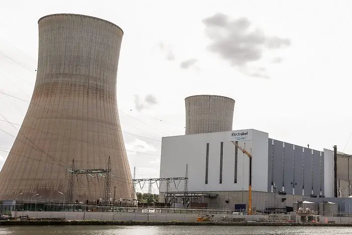 Белгийска атомна централа спря реактор заради теч на вода