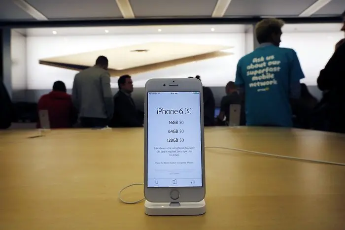 Apple ще плаща за забавянето на старите модели iPhone