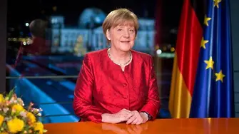 Пускат честитката на Меркел с арабски субтитри