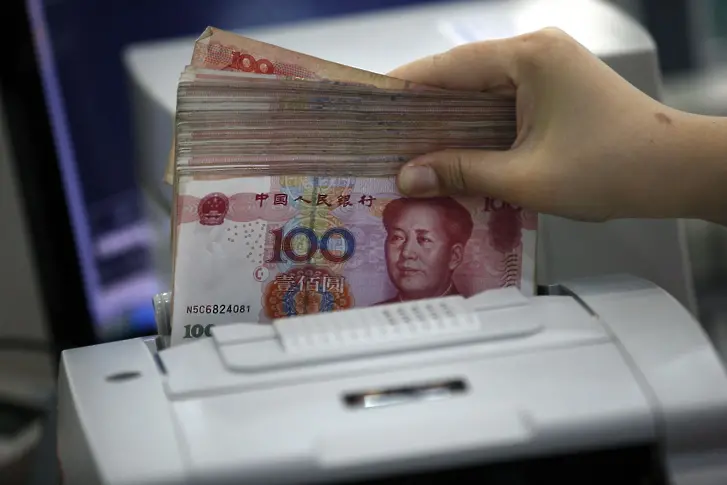 Китайските валутни резерви паднаха с $99,5 млрд. за месец