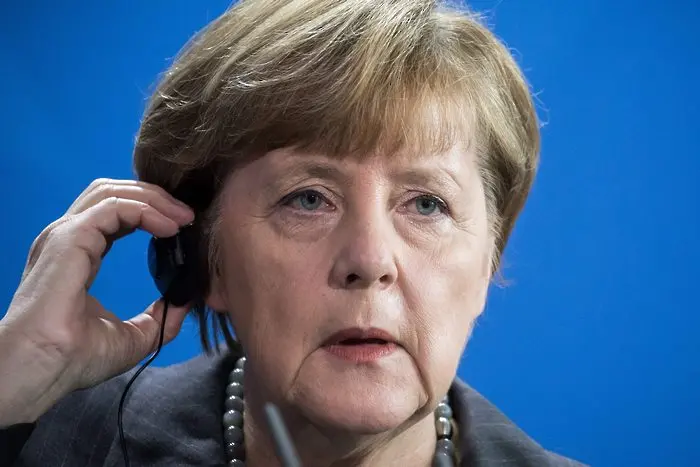 Меркел: Санкциите остават, докато Москва не спазва споразуменията