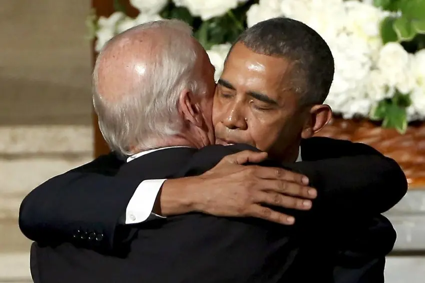 Трогателен жест на Обама към Байдън: Ще ти дам пари!