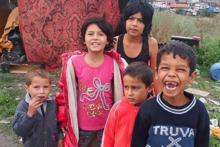 Паника в страната заради фалшива новина, че изземат децата на ромите