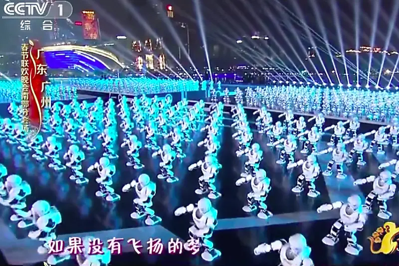 Как танцуват диско китайски роботи (видео)