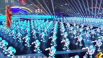 Как танцуват диско китайски роботи (видео)