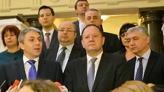 БСП, ДПС, Кадиев и Енчев внесоха вота на недоверие срещу Петър Москов