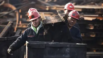 Четирима миньори спасени в Китай след 36 дни под земята