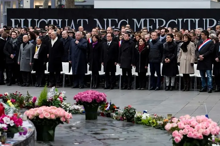 Париж почете жертвите на атентатите