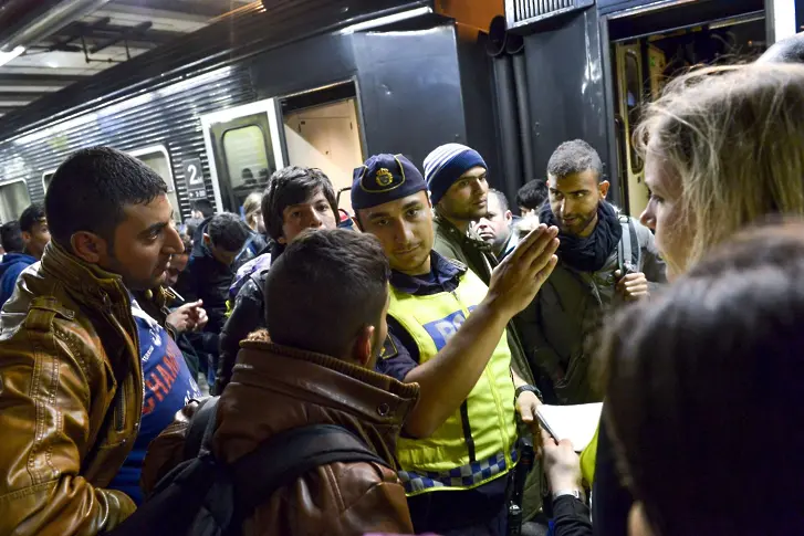 Маскирани нападат мигранти в Стокхолм