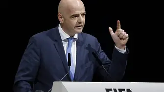 Президентът на ФИФА обвинен, че нарушил правилата при скандал с уредени мачове