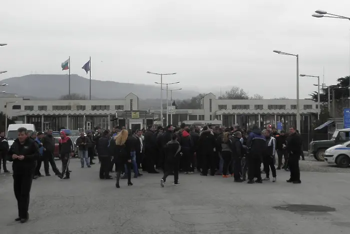 Превозвачите се разяриха: Готвят пълна блокада на границата с Гърция