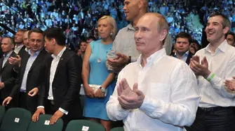Депутат-боксьор на Путин повежда шествието на 