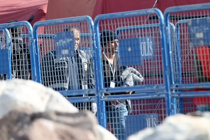 Някой лъже имигранти в Гърция, че границите отново ще се отворят