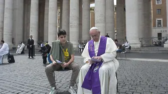 Папата към 70 000 деца: Щастието е безценно, не е телефонно приложение (СНИМКИ)