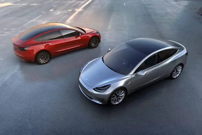 Автопилотът на Tesla може да кара без шофьор - ако го излъжеш