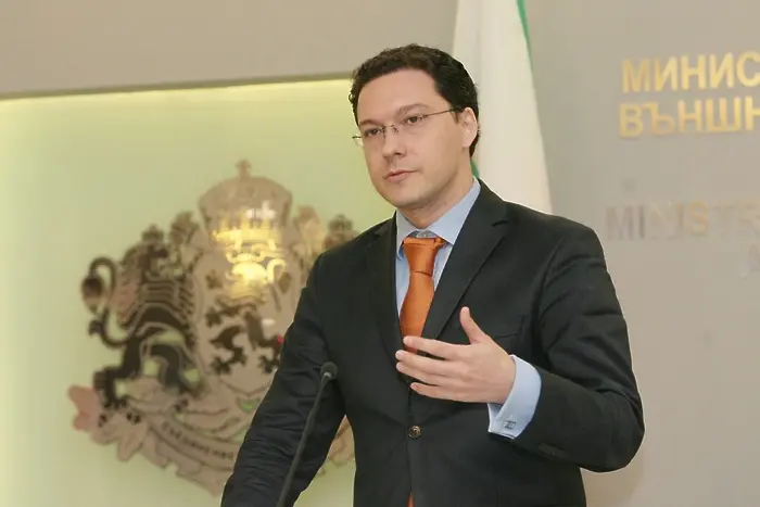 Митов: България не подкрепя вдигането на санкциите срещу Русия