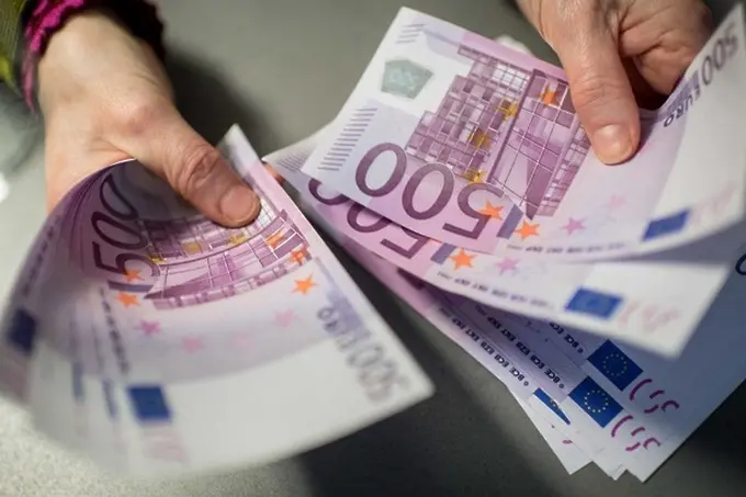 Българите забогатяват: Средната заплата вече е 952 лева