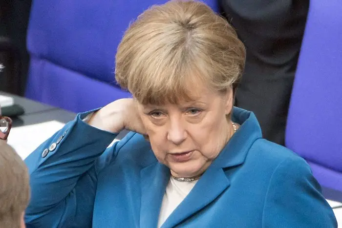 Селфи на бежанец с Меркел прати 