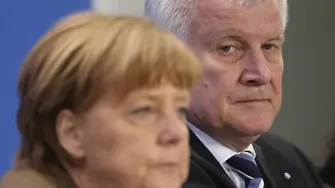 След Меркел: Искат да си ходи и главният й баварски съюзник