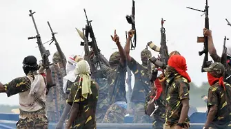 Пирати отвлякоха 12 души край бреговете на Нигерия 