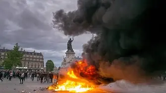 Безредици в Париж, запалиха три коли след протести