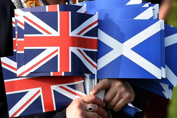 Мнозинството шотландци и ирландци искат референдум за независимост