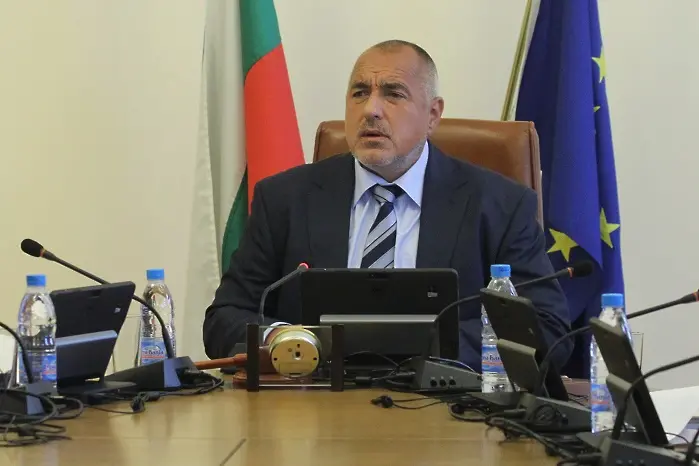 Пълен обрат: Борисов връща договорите на 