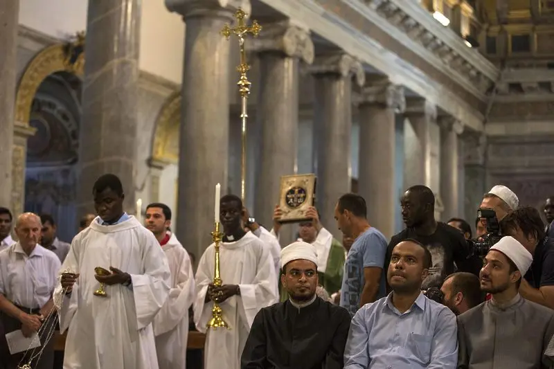 Мюсюлмански свещеници на католическа служба