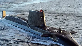 Британска ядрена подводница удари търговски кораб