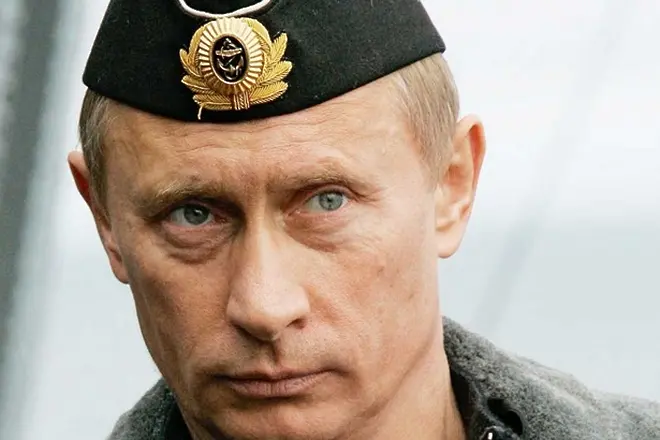 Путин и чекистът, който го ръководи, пръскат отрова в интернет