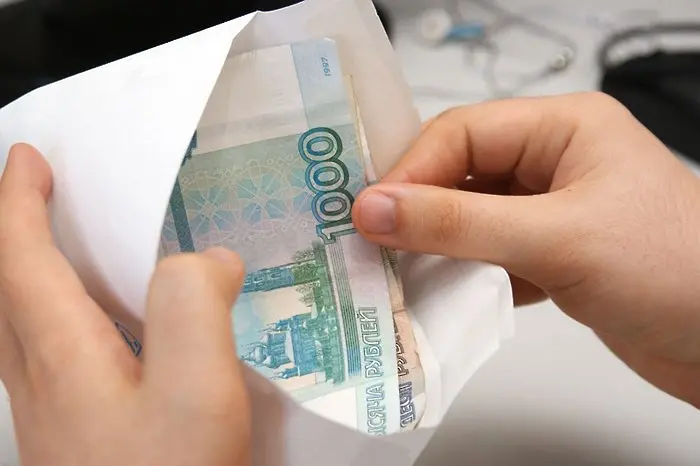 В Русия пак дават заплатите в плик