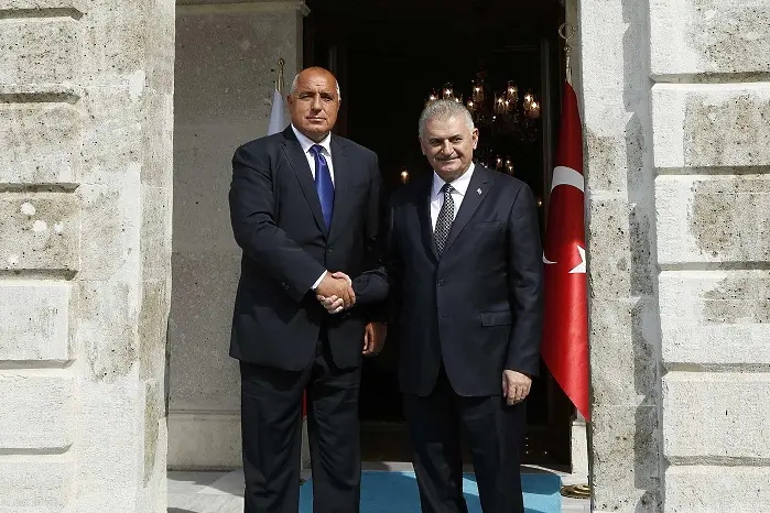 Турция праща по Борисов послание до ЕС: Или визите, или мигрантска криза