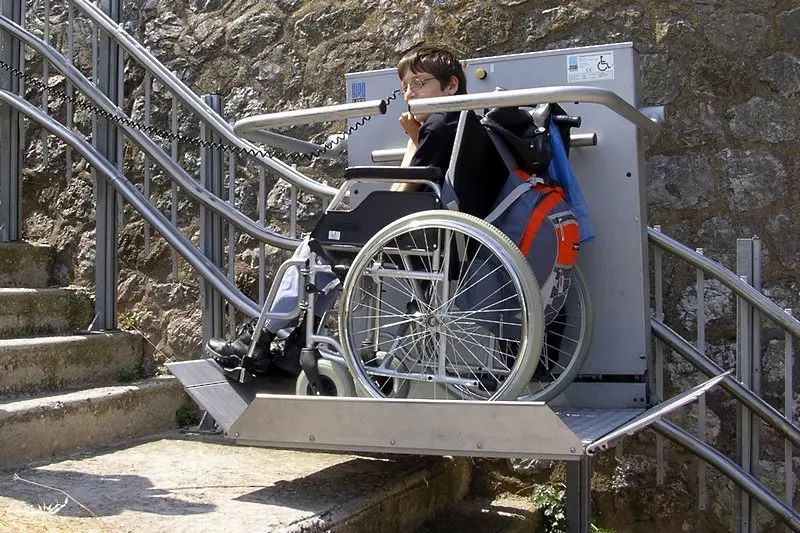 Държавата иска 1200 лева мито за инвалидна количка
