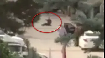 Ето как раняват нападател срещу израелското посолство в Анкара (ВИДЕО)