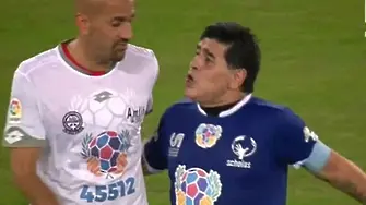 Марадона люто се скара с Верон на мача на папата (СНИМКИ)