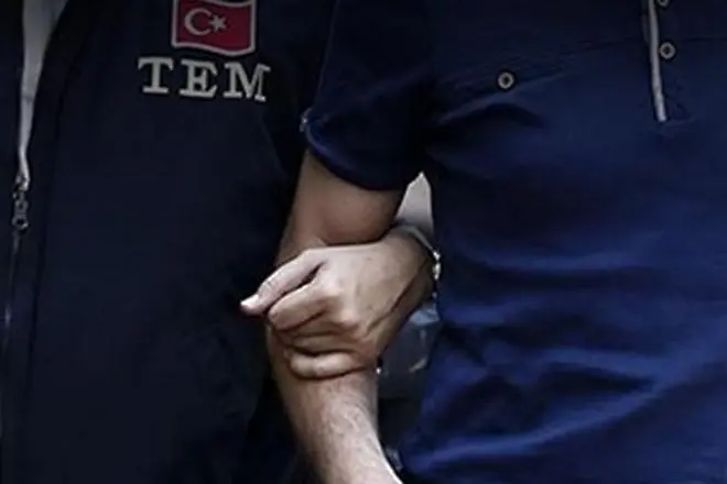 Трета вълна от арести в Турция. Задържаха 47 войници