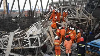 40 загинаха, десетки са затрупани при строителна злополука в Китай